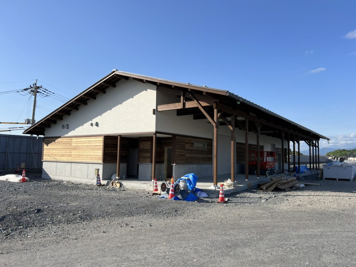 金亀公園陸上競技場管理棟新築工事　進行中②