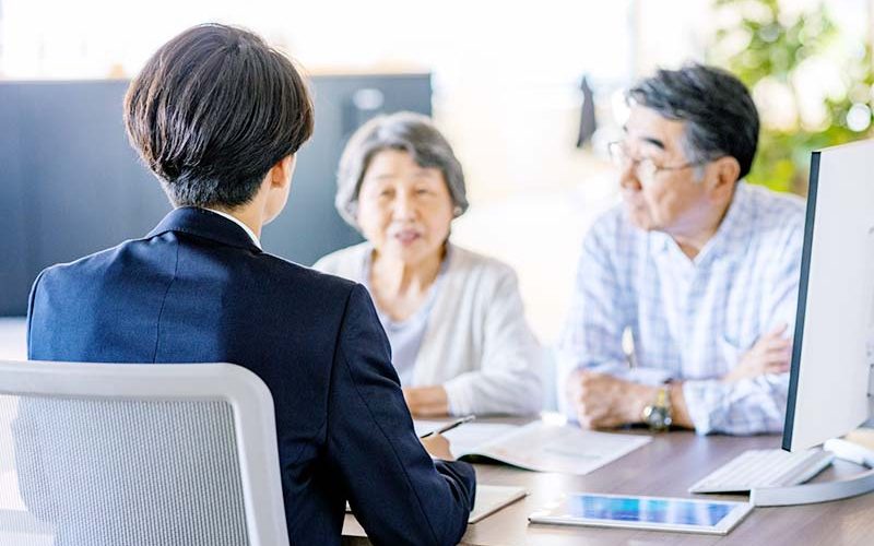 資産運用の相談している様子 資産運用の相談している様子